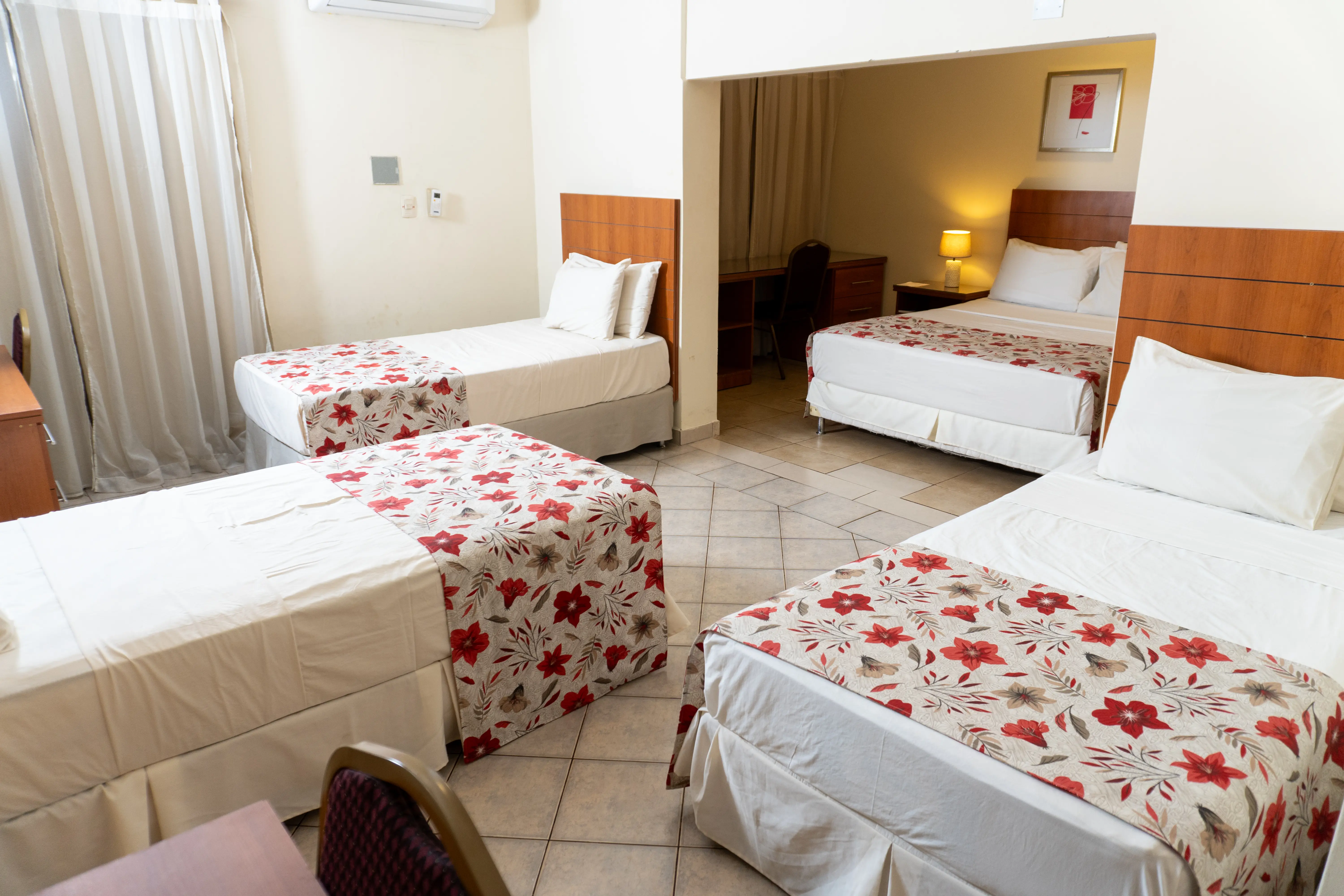 room-quintuple03